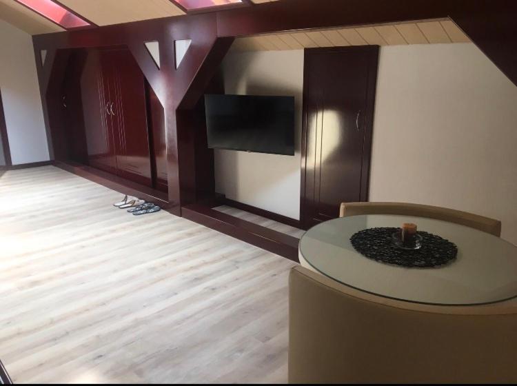 Cherry Apartmani Gornji Milanovac Ngoại thất bức ảnh